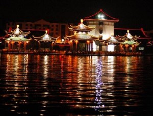 夜晚的濠河, SEO services 夜晚的濠河